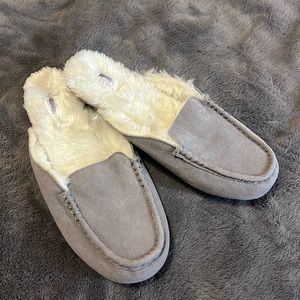 Ladies size 7 slippers